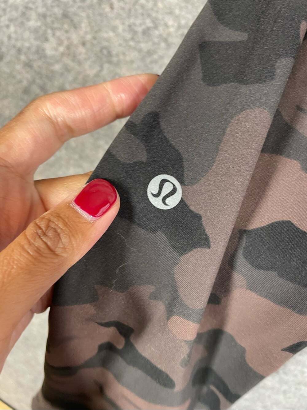 Lululemon Camo Leggings Brown Black Reflective Hem High Rise Yoga Pants Size 4 - Picture 10 of 15